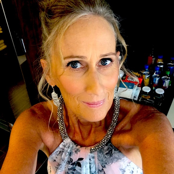 Meet your Posher, Norma - Picture 1 of 2